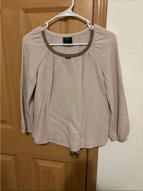 Women's Cream Gauze Long-Sleeve Top with Contrast Neck